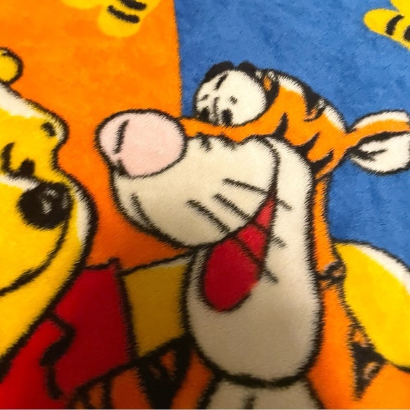 Winnie the Pooh and Tigger Blanket 58” x 43” - Picture 7 of 16